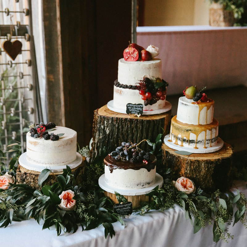 fall wedding cake ideas, drip cake, fall fruit wedding cake