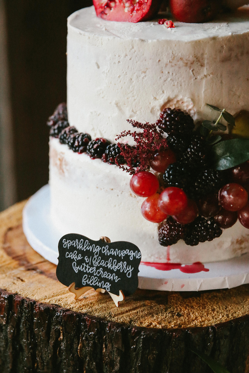 fall wedding cake ideas, drip cake, fall fruit wedding cake
